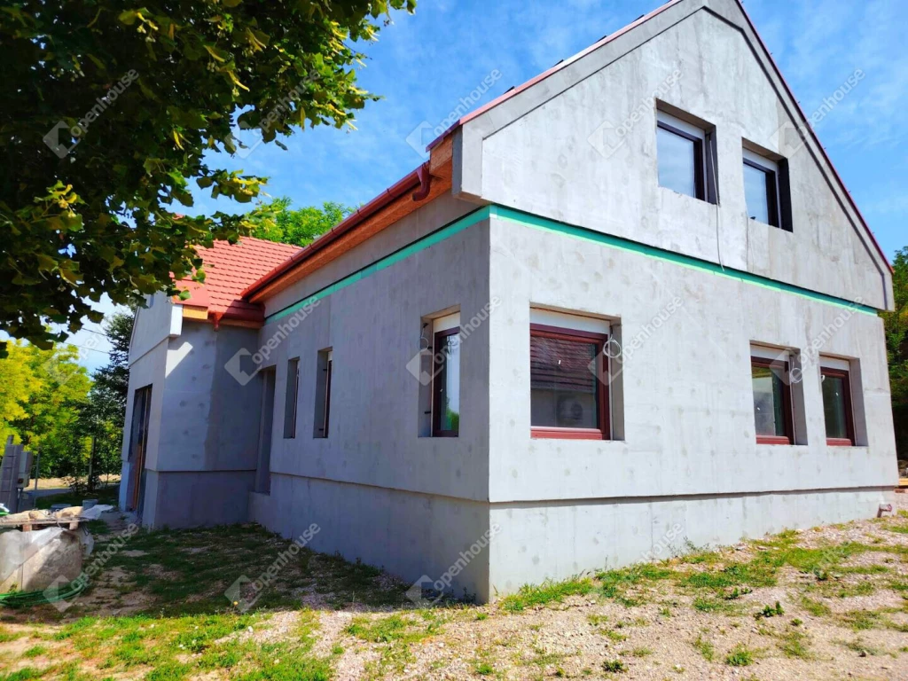 Vértesacsán, „Csend, kilátás, melegség – a mindennapok luxusa.”