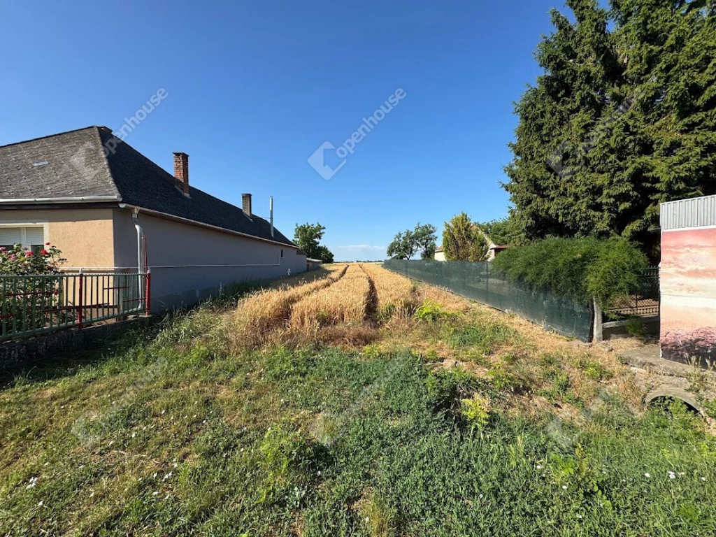 Eladó belterületi telek, Úrhidán.