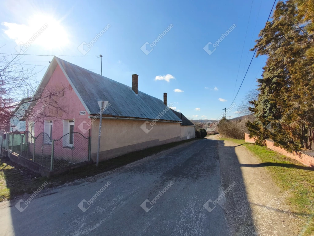 Eladó családi ház Csákváron
