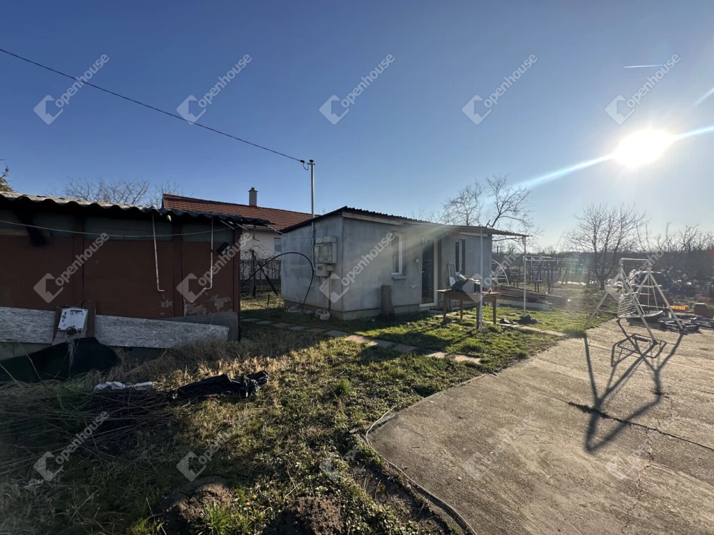 Eladó telek Székesfehérvár zártkerti részén