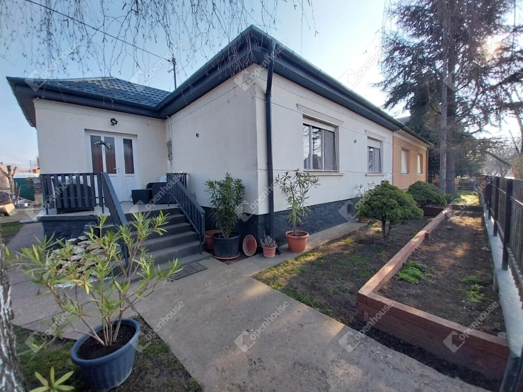 c3-1-name c2-2-name, Székesfehérvár, Vezér és Író utcák környéke, Móra Ferenc utca