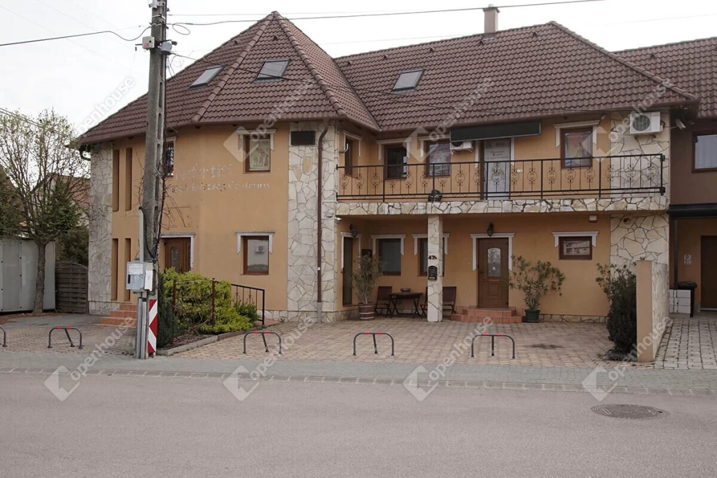 Eladó lakás, üzlethelyiség, iroda