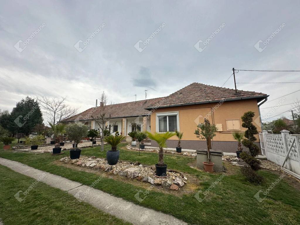 Eladó családi ház Lovasberényben