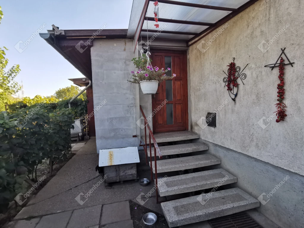 Eladó kis családi ház Maroshegyen
