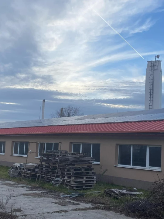 Kiadó telephelyek, Makó