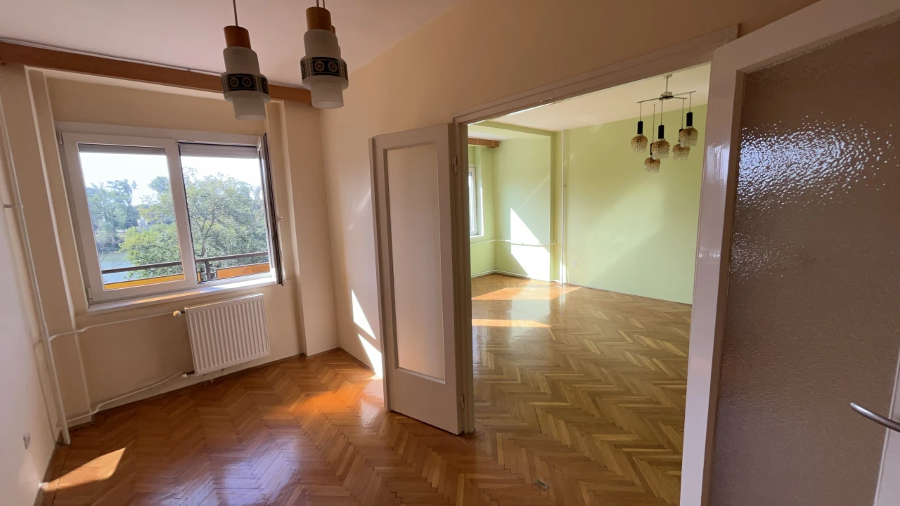 Eladó téglalakás, Szeged