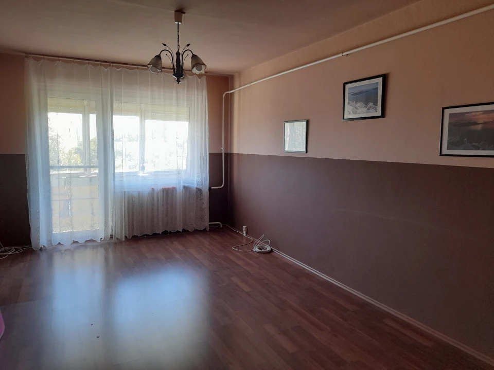 Eladó panellakás, Szeged