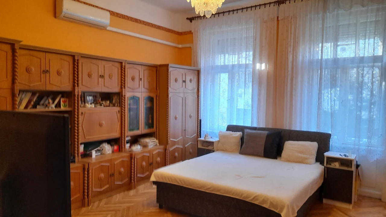 Eladó téglalakás, Szeged