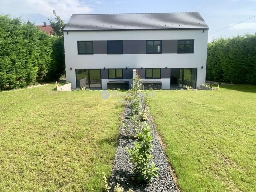 Eladó ház, Törökbálint