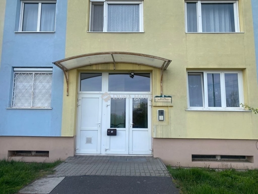 Eladó lakás, Százhalombatta