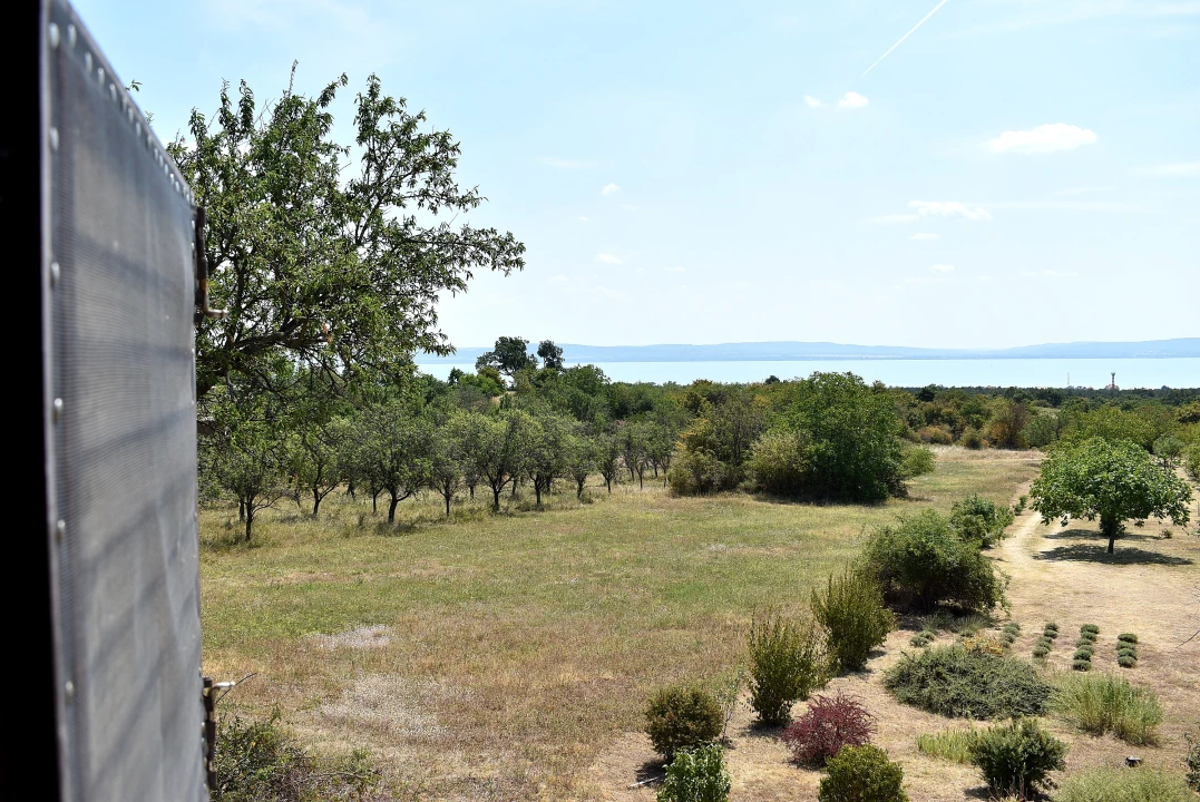 Eladó külterületi telek, Balatonakali