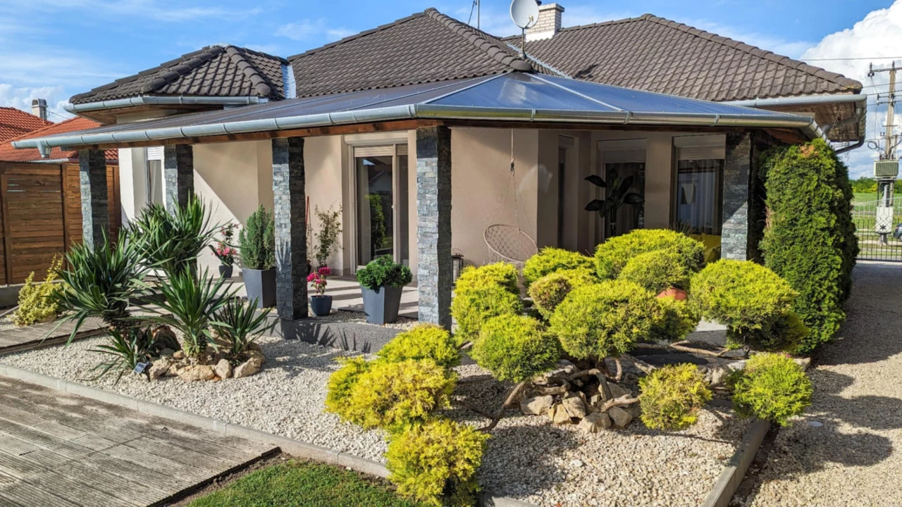 For sale house, Enying