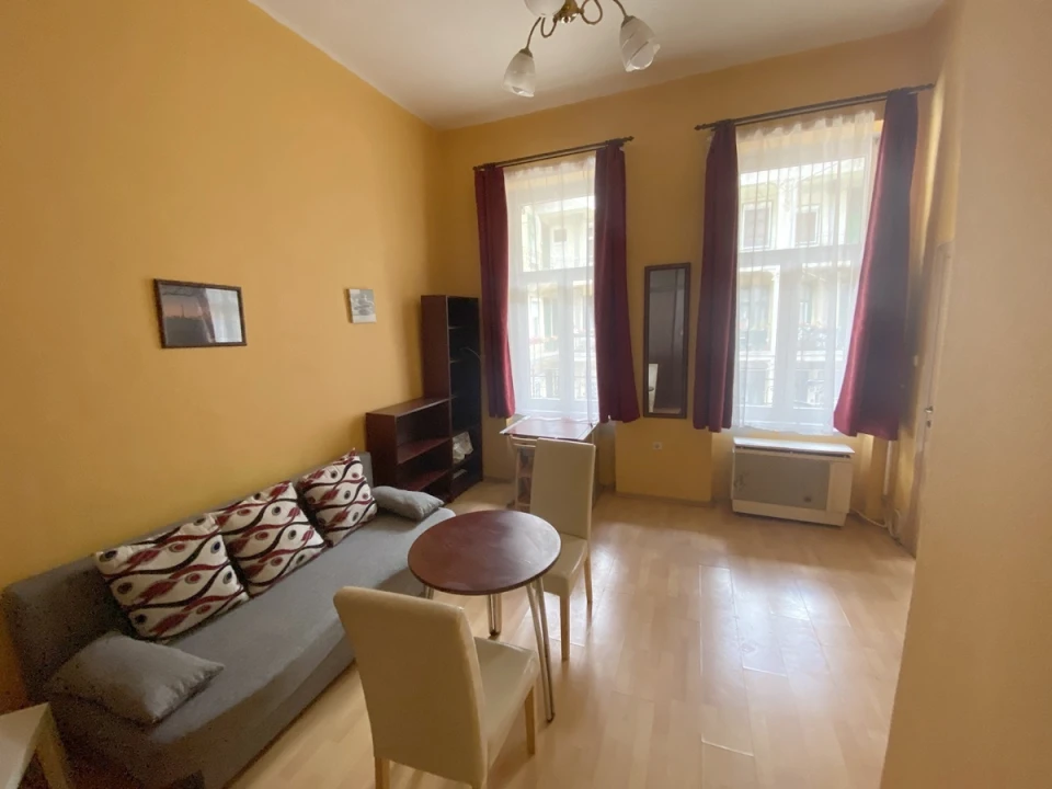 Kiadó téglalakás, Budapest VI. kerület, Vörösmarty utca