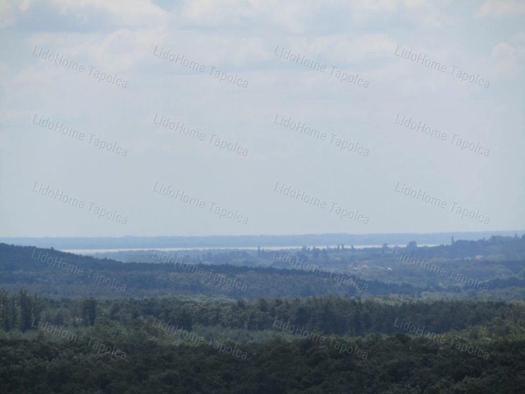 Eladó balatoni részpanorámás zártkert Sümegen!