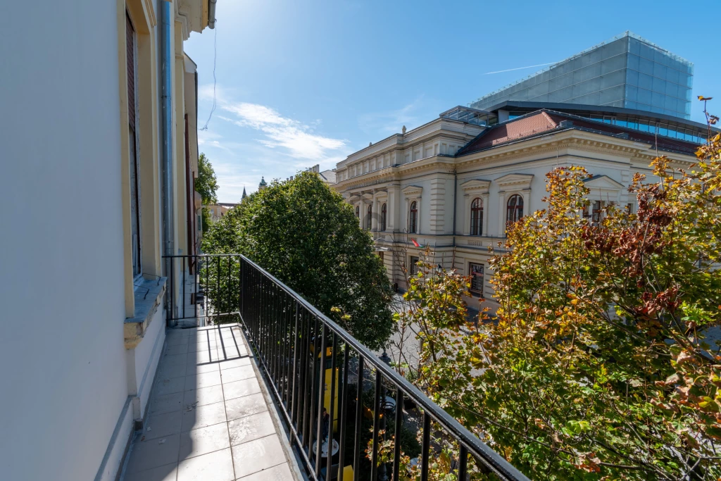 Eladó téglalakás, Székesfehérvár, Belváros és környéke