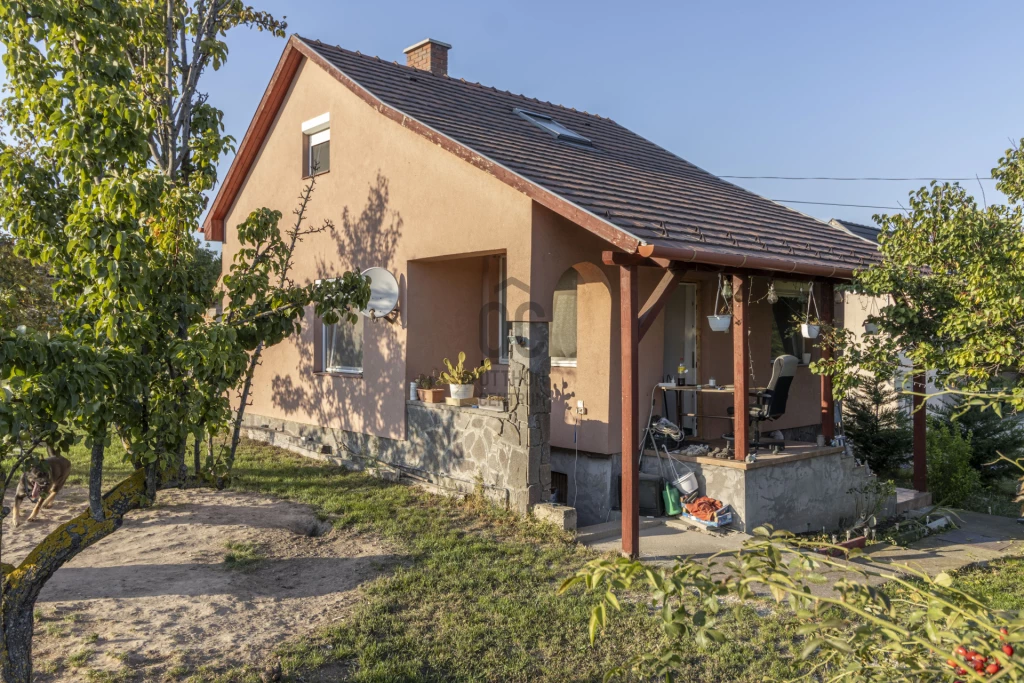 Eladó családi ház, Kőszárhegy, Kőszárhegy