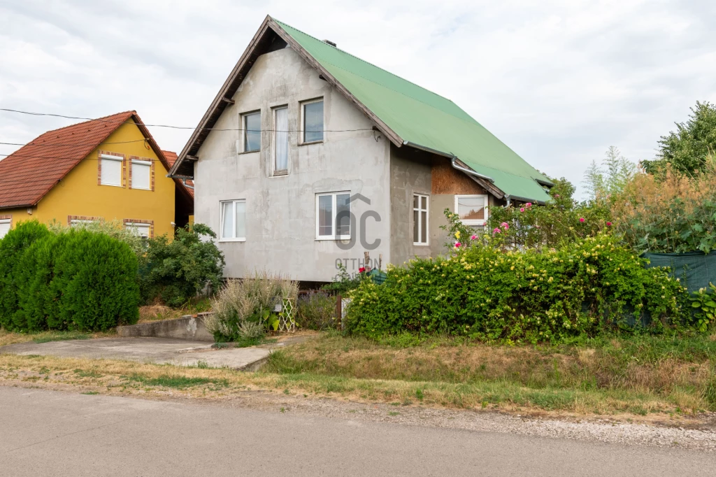 c3-1-name c2-1-name, Martonvásár, Martonvásár