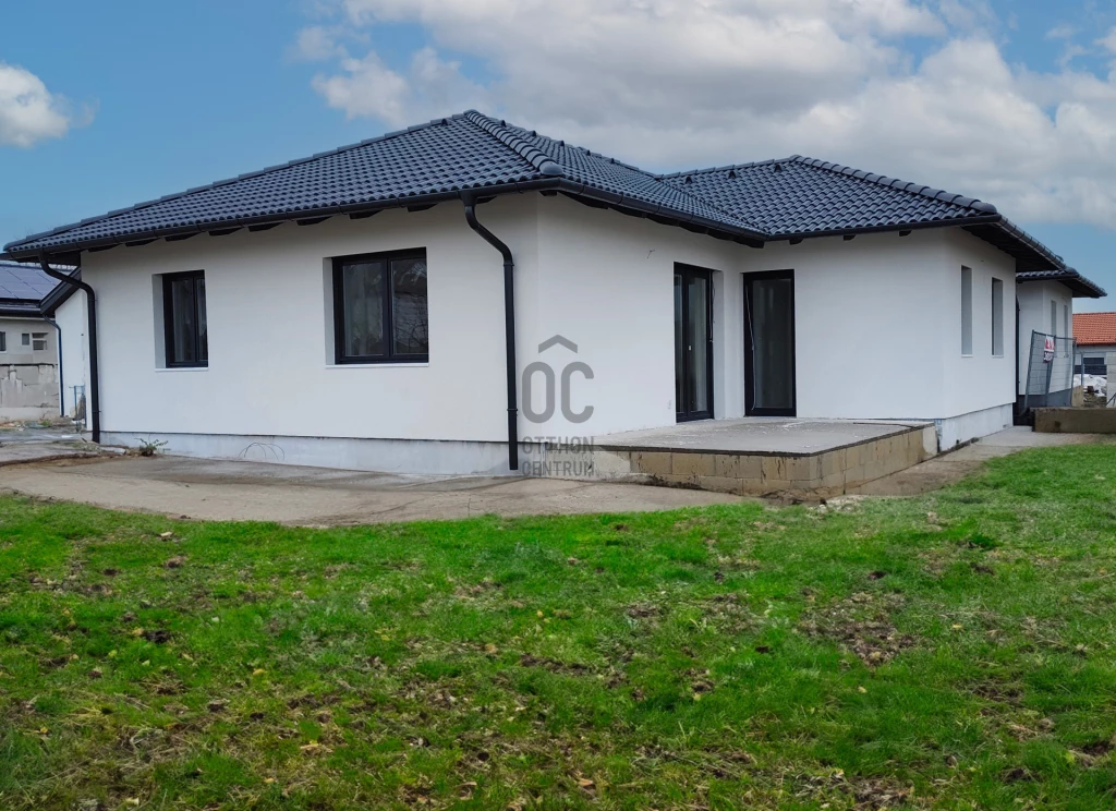 Eladó családi ház, Székesfehérvár, Harmatosvölgy