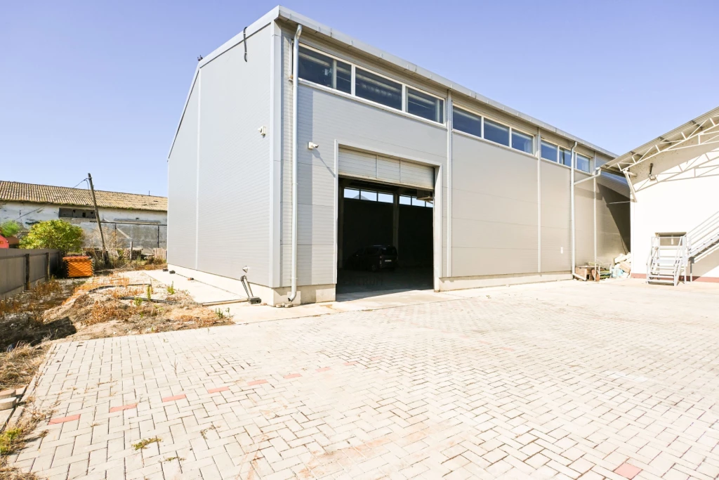 Kiadó raktár, Seregélyes, Seregélyes