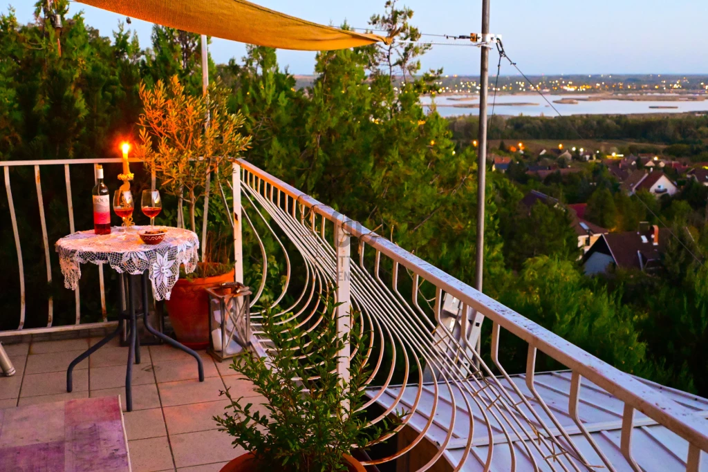 c3-1-name c2-1-name, Velence, Bence-hegy