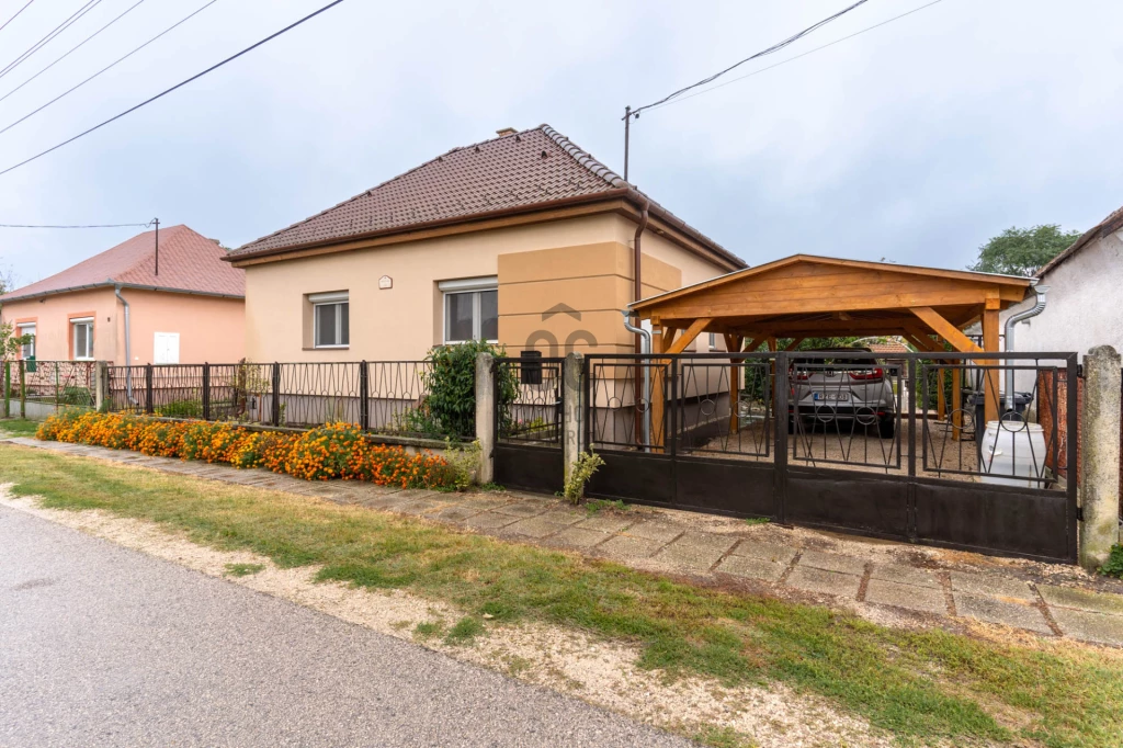 For sale house, Soponya, Soponya