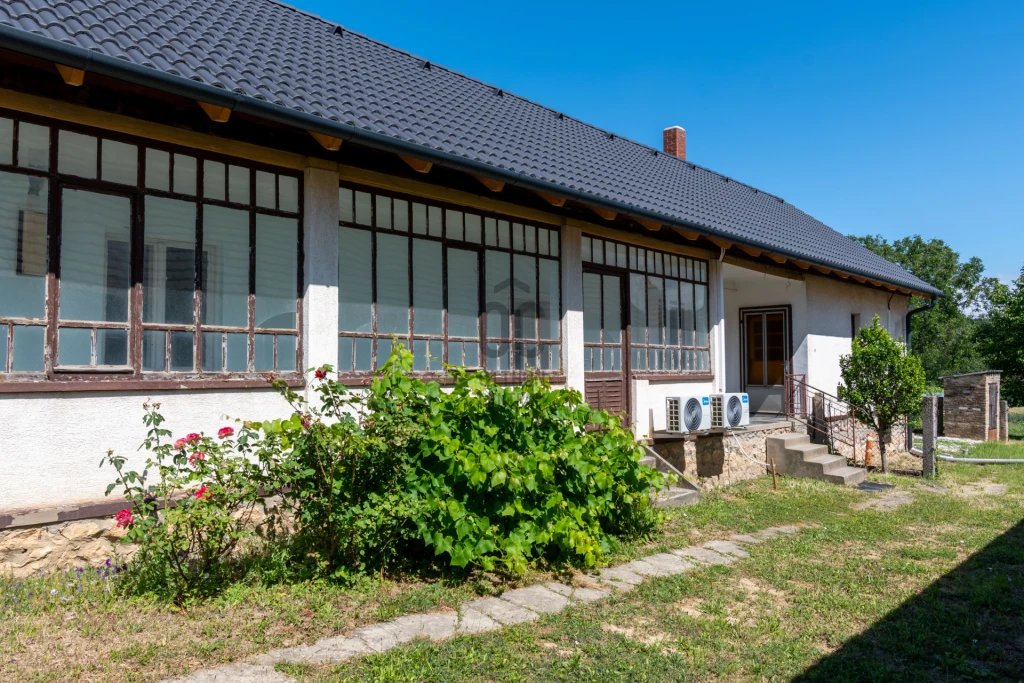 c3-1-name c2-1-name, Csókakő, Csókakő