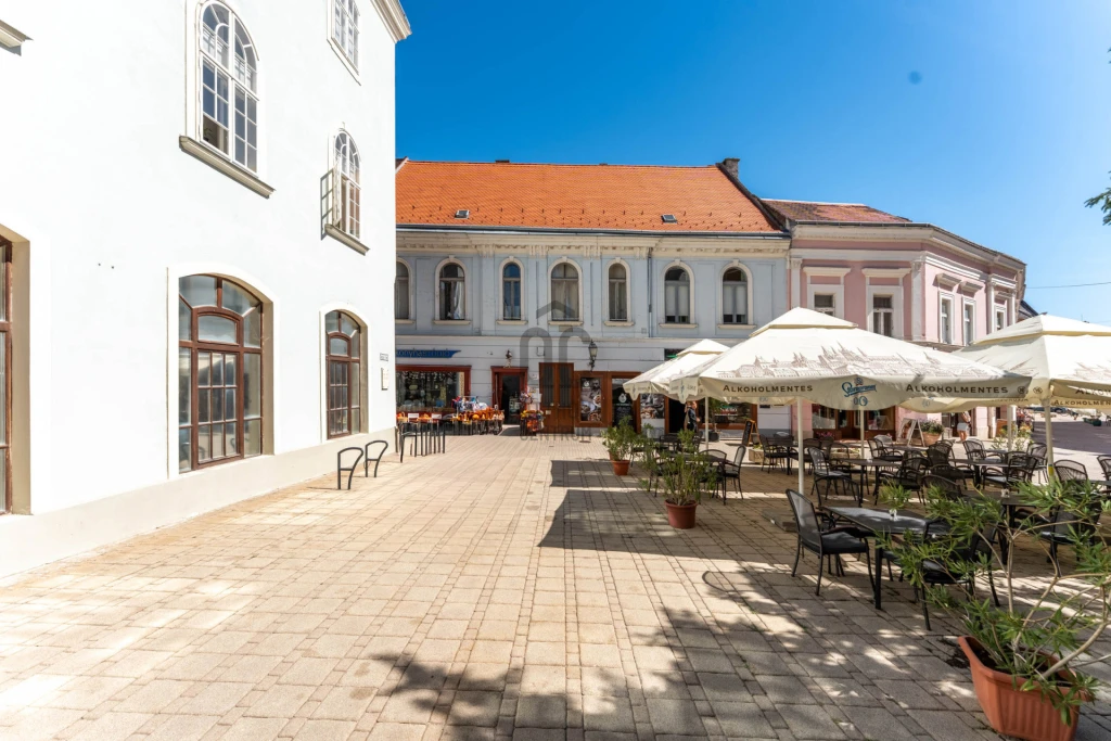 Eladó téglalakás, Székesfehérvár, Belváros és környéke