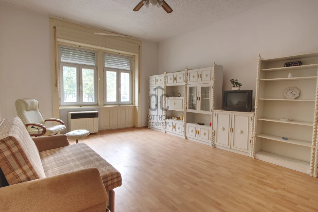 Eladó téglalakás, Székesfehérvár, Víziváros