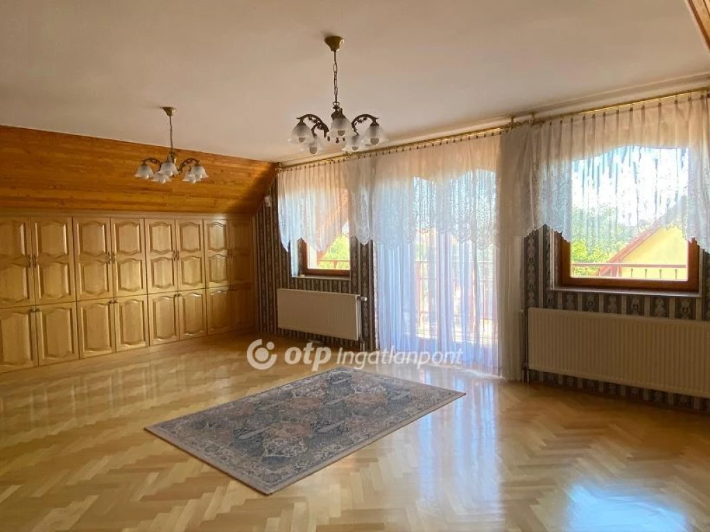 c3-1-name c2-1-name, Szolnok, Cseresznye utca