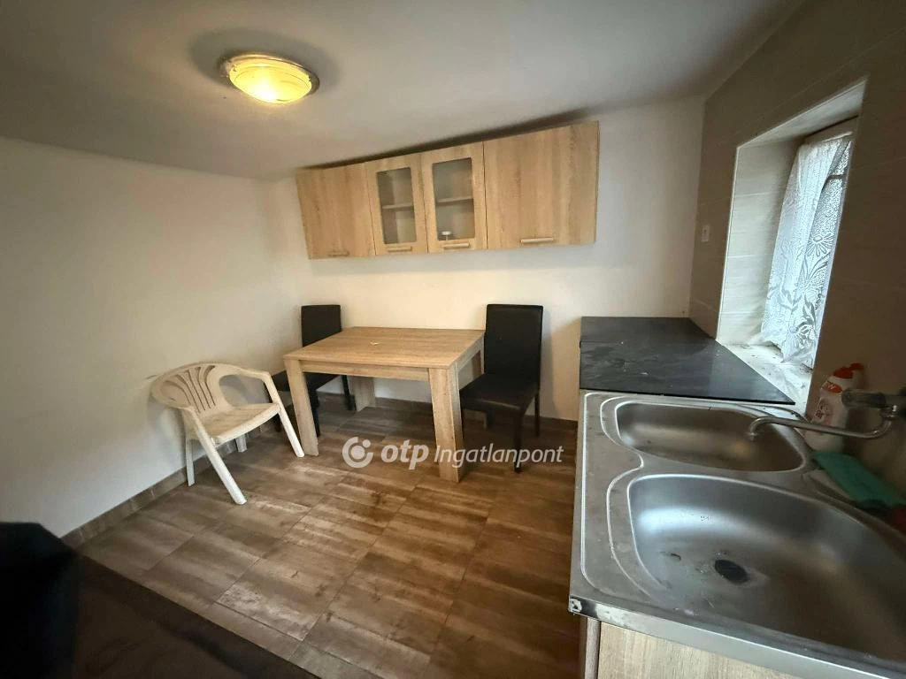 Eladó Ház, Balkány