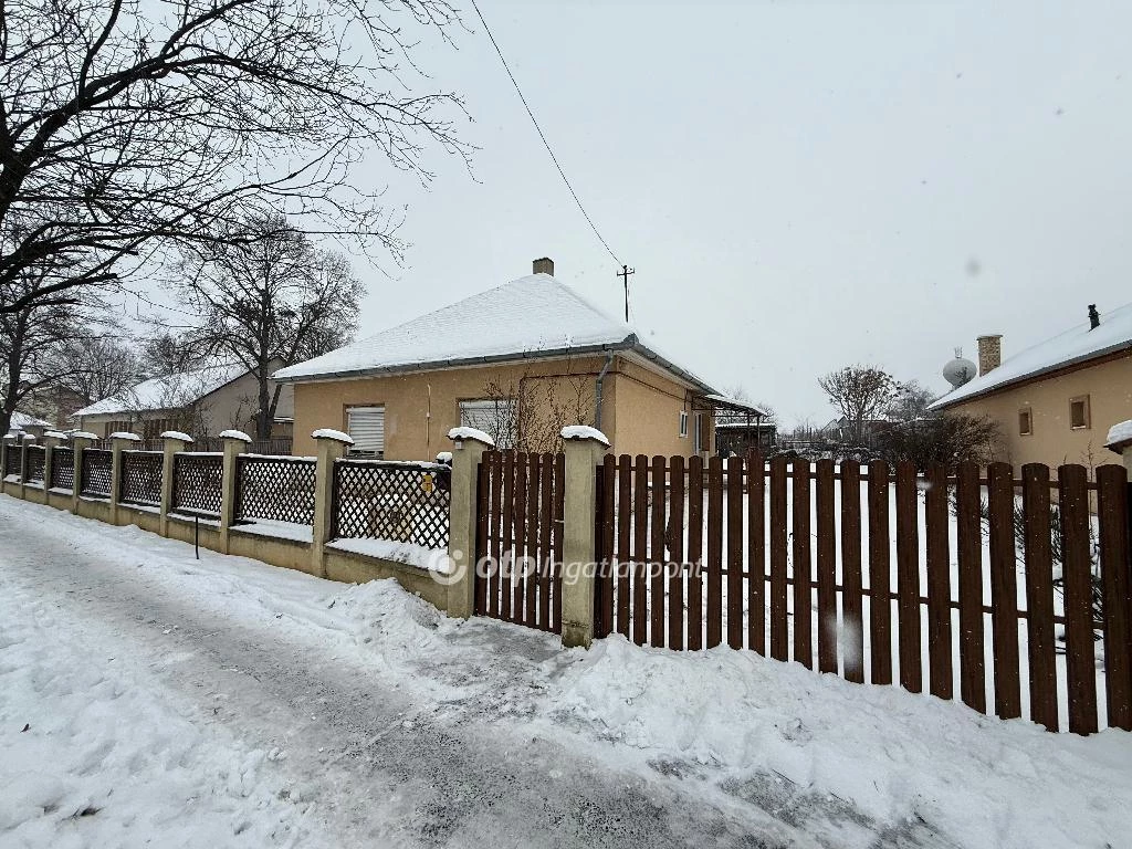 Eladó Ház, Baktalórántháza