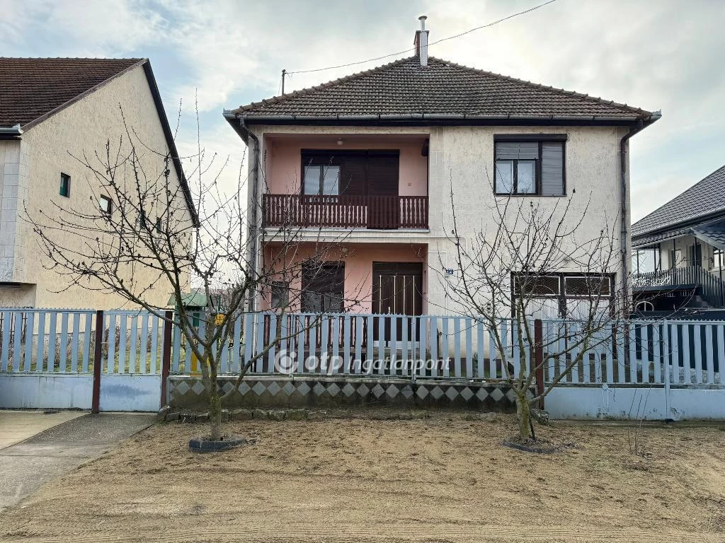 Eladó Ház, Demecser