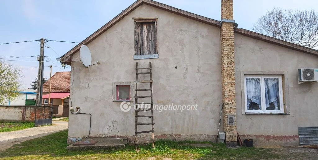 c3-1-name c2-1-name, Újfehértó