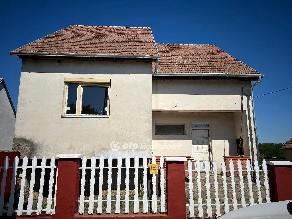 c3-1-name c2-1-name, Baktalórántháza