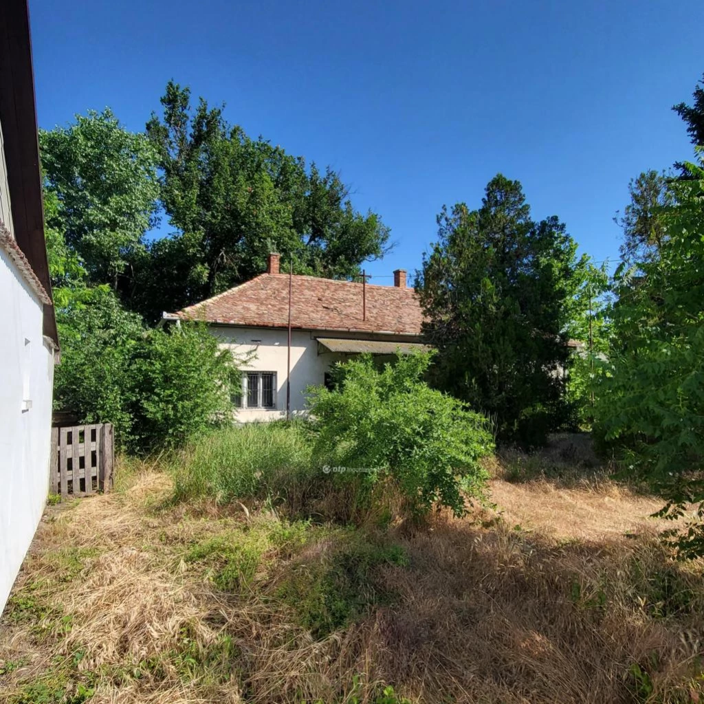 Eladó Iroda, Tetétlen