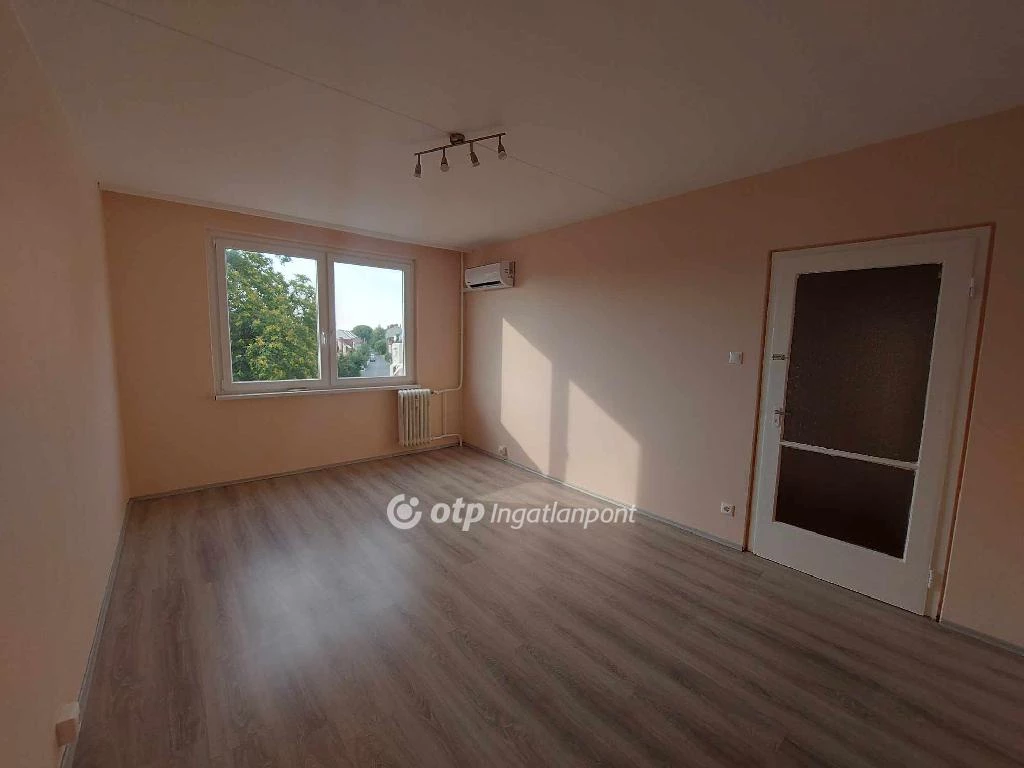 For sale panel flat, Debrecen