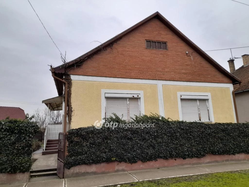 For sale house, Hajdúdorog, főút közelében