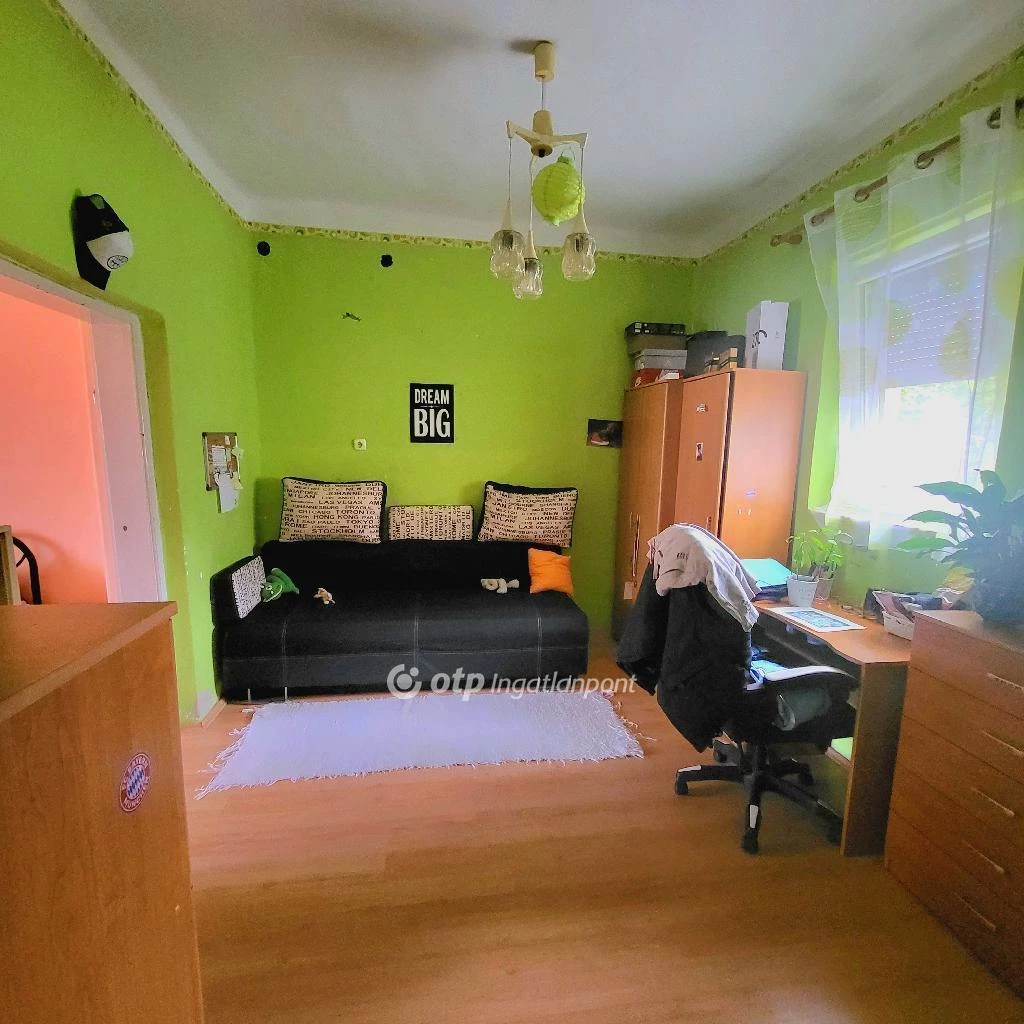 Eladó Ház, Mikepércs főútján