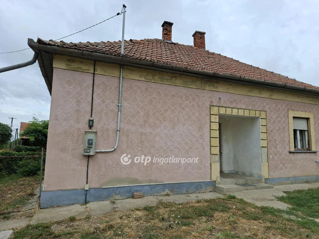 Eladó ház, Egyek szélén