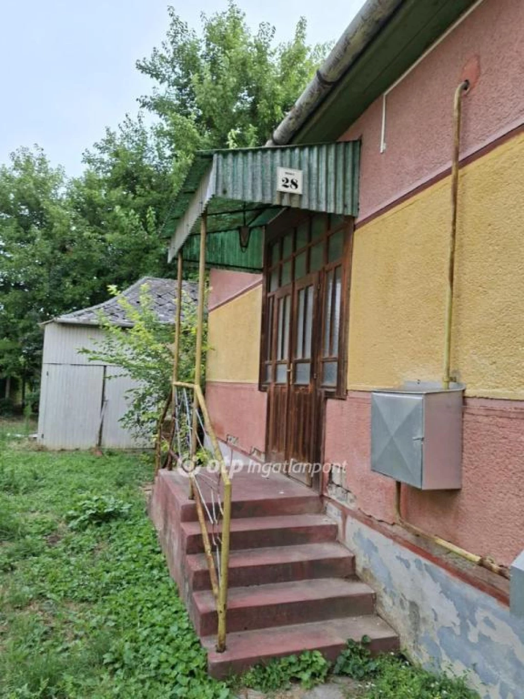 Eladó családi ház csendes központ közeli utcában, Hajdúdorogon!