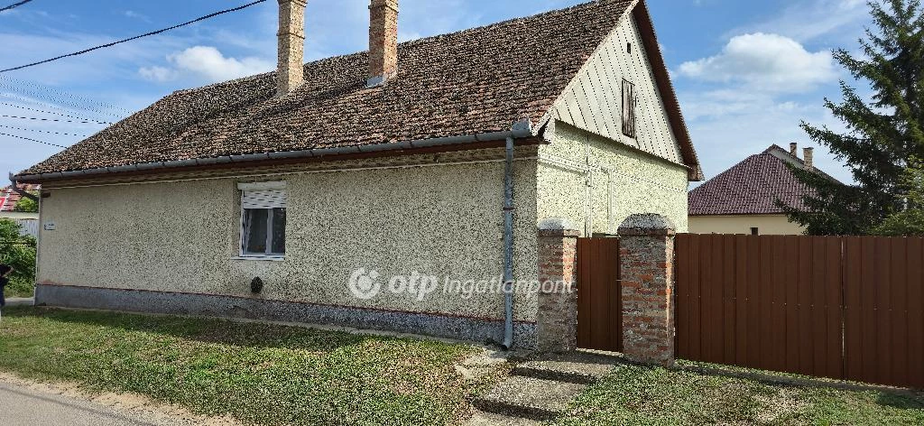 c3-1-name c2-1-name, Mikepércs, Orosz István utca