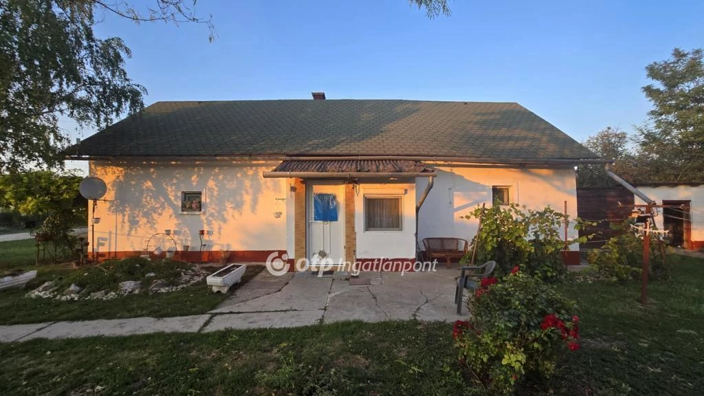 Eladó Ház, Tetétlen