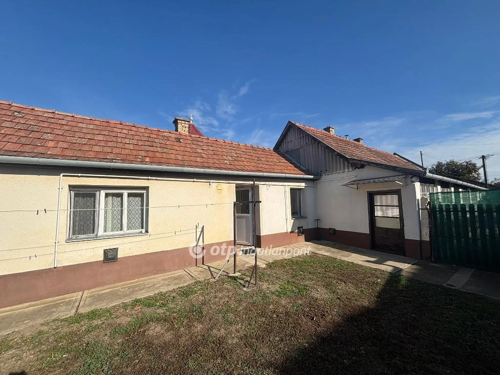 Eladó ház, Hajdúböszörményben középkertben