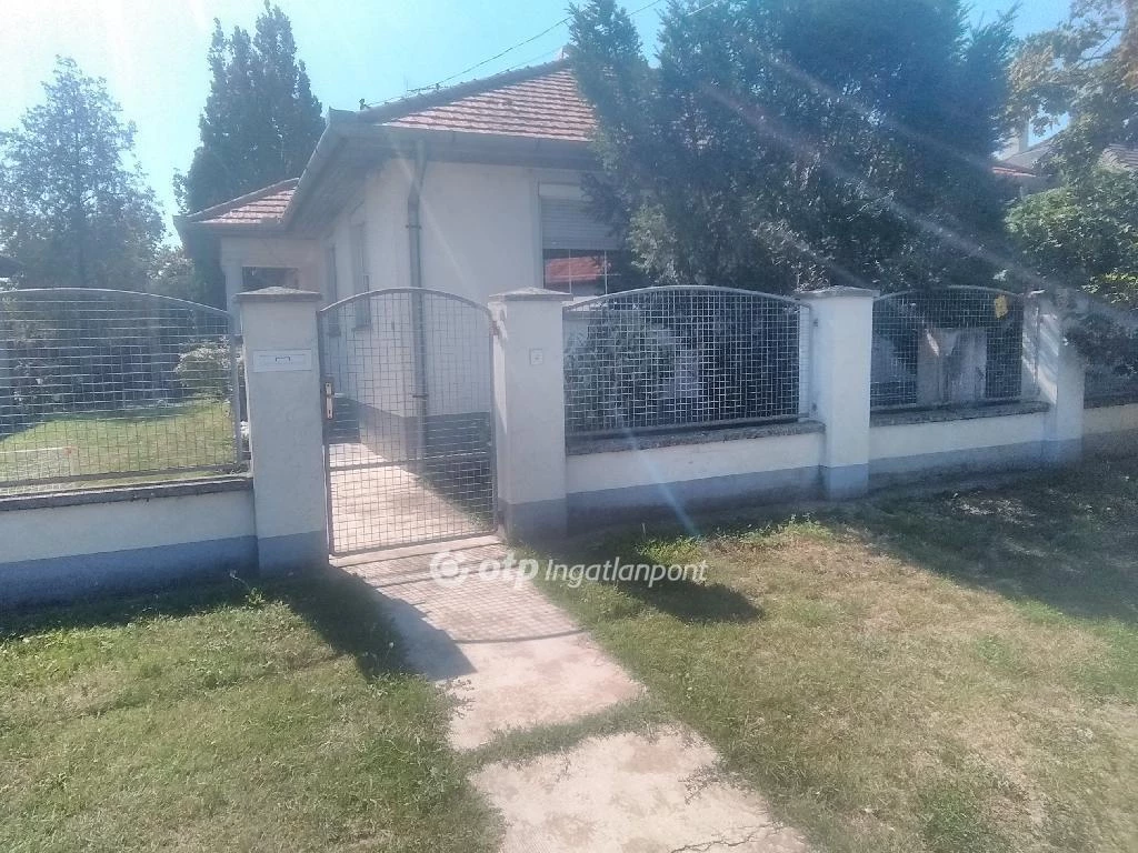 Eladó ház, Derecskén belvárosban!