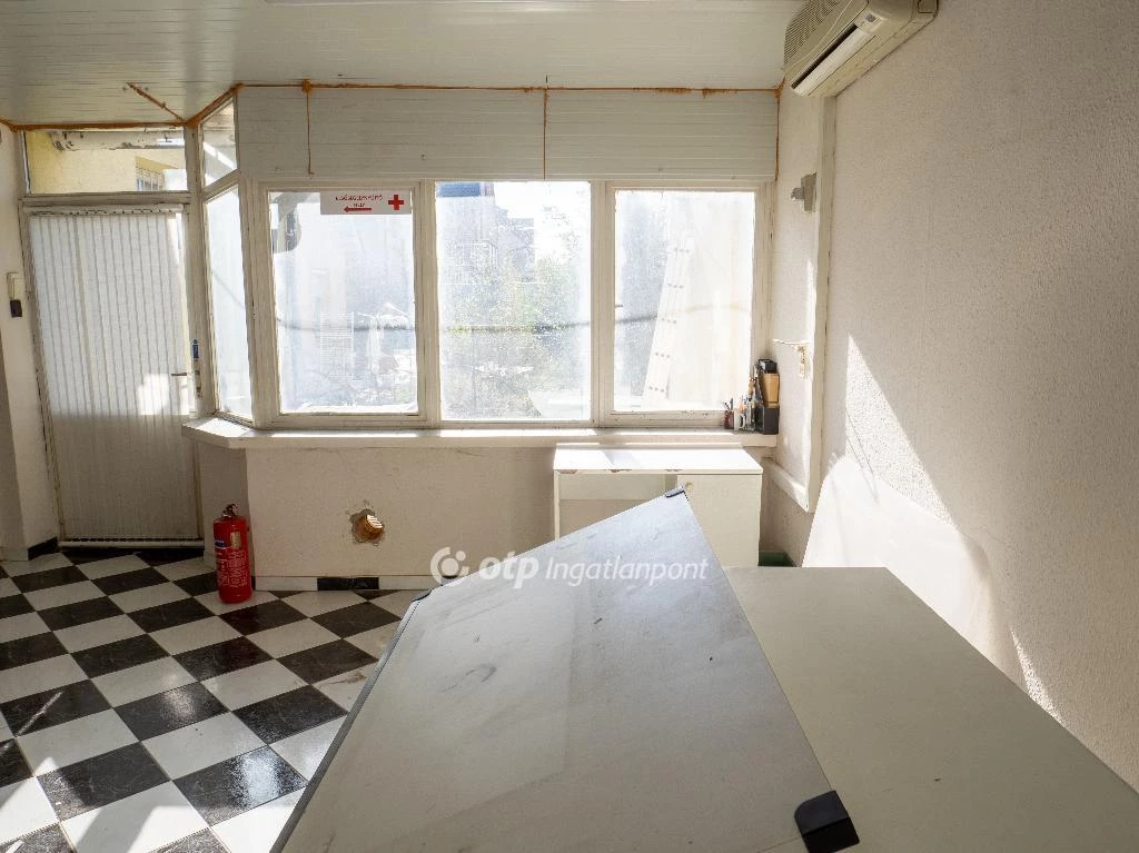 Eladó családi ház  Debrecen Pércsi kertben!