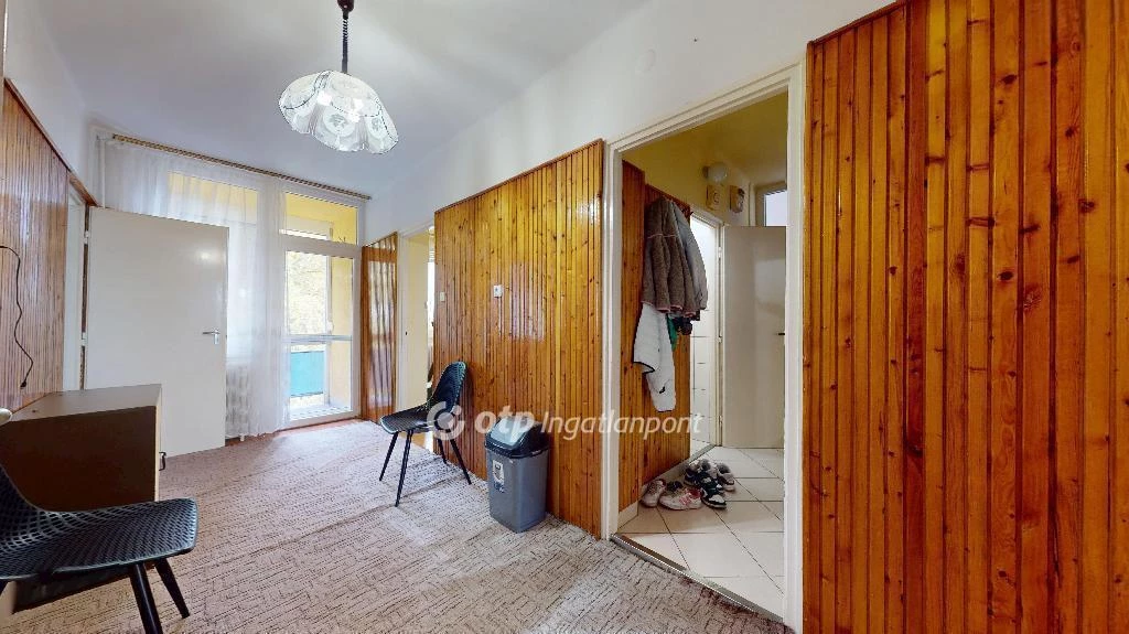 Eladó Lakás, Tiszavasváriban 3 emeleten két erkéllyel