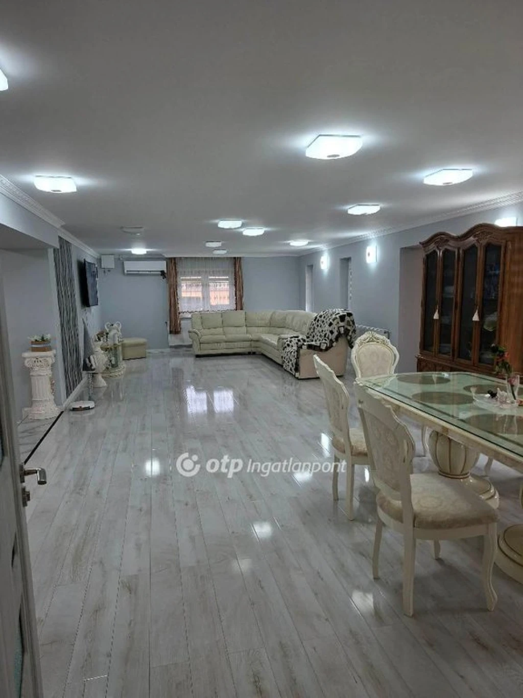 c3-1-name c2-1-name, Derecske, fő út