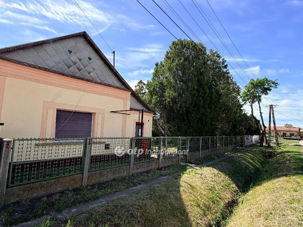 Eladó Ház, Tetétlen