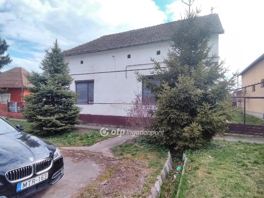 c3-1-name c2-1-name, Komádi, lakóövezet, Dózsa György utca