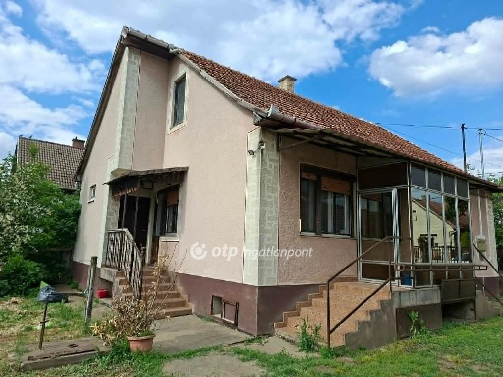 Eladó családi ház,  Középkertben Hajdúböszörményben